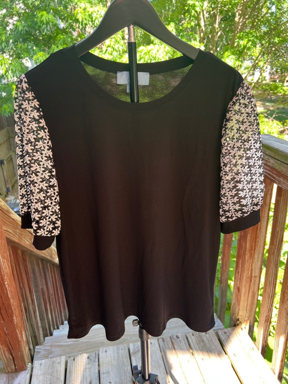 CeCe Black Women's Crewneck Top with Patterned Puff Sleeves